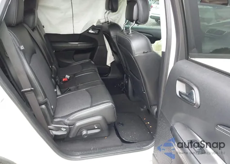 2019 Dodge Journey Crossroad z USA, uszkodzony, nr VIN 3C4PDCGB4KT779341